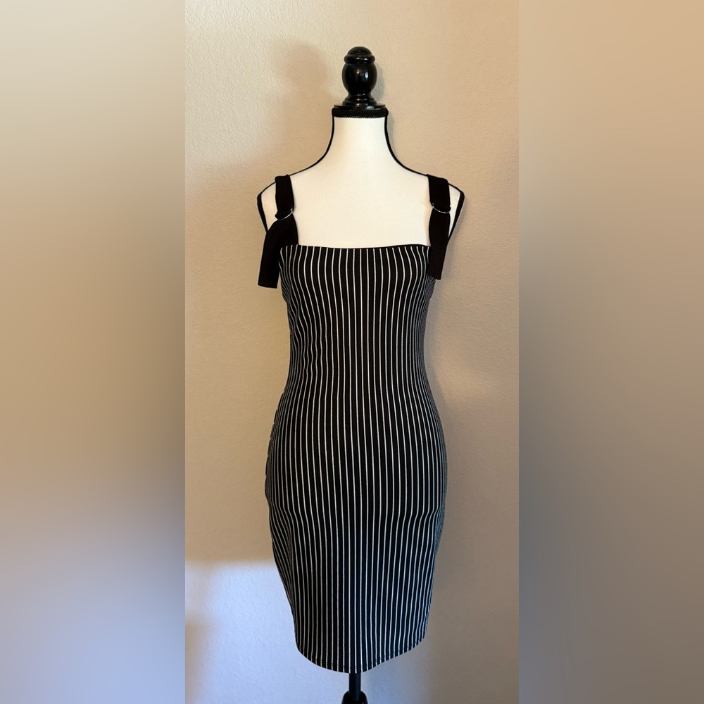 BCBGeneration: Black/White Striped Bodycon Mini Dress with D-Ring Straps - Picture 3 of 5